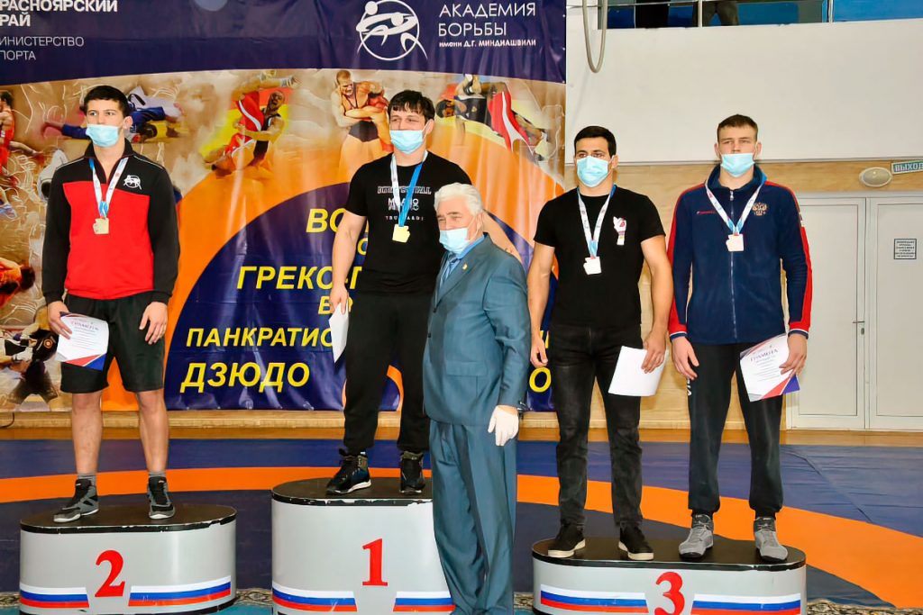 Артём Ботоян занял третье место на чемпионате СФО греко-римской борьбе