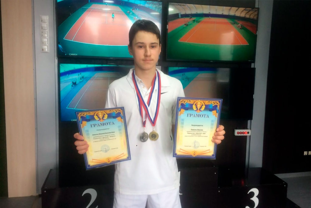 Максим Лавыгин завоевал две медали на первенстве города Донской по теннису