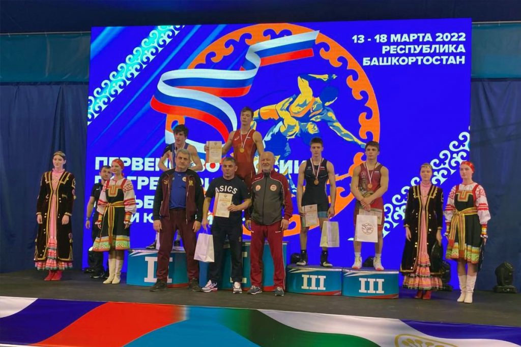Четыре бронзовых медали завоевали греко-римляне Приангарья на первенстве России