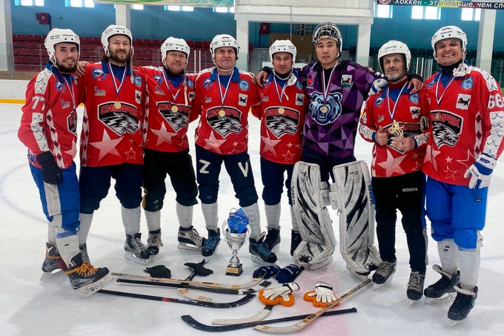 Иркутяне победили на открытом турнире по хоккею с мячом среди лиц с нарушением слуха