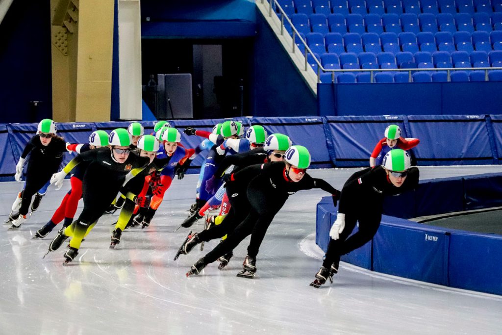 Второй этап первенства Сибири по конькобежному спорту по многоборью прошел в Иркутске