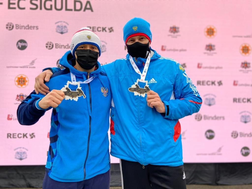 Максим Белугин выиграл золото и бронзу на II этапе Кубка Европы по бобслею