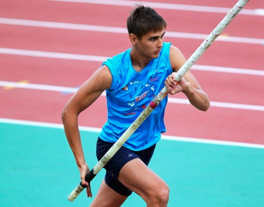 Иркутянин Михаил Шмыков завовевал золотую медаль на первенстве России по легкой атлетике среди юниоров до 23 лет