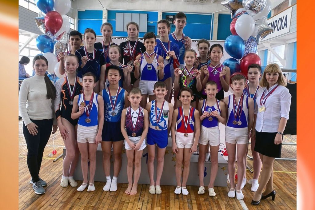 25 медалей выиграли спортсмены Иркутской области на чемпионате и первенстве Сибири по прыжкам на батуте