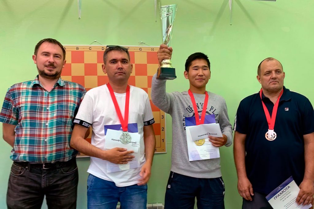 Золотую и серебряную медали завоевали спортсмены Иркутской области на фестивале по русским шашкам
