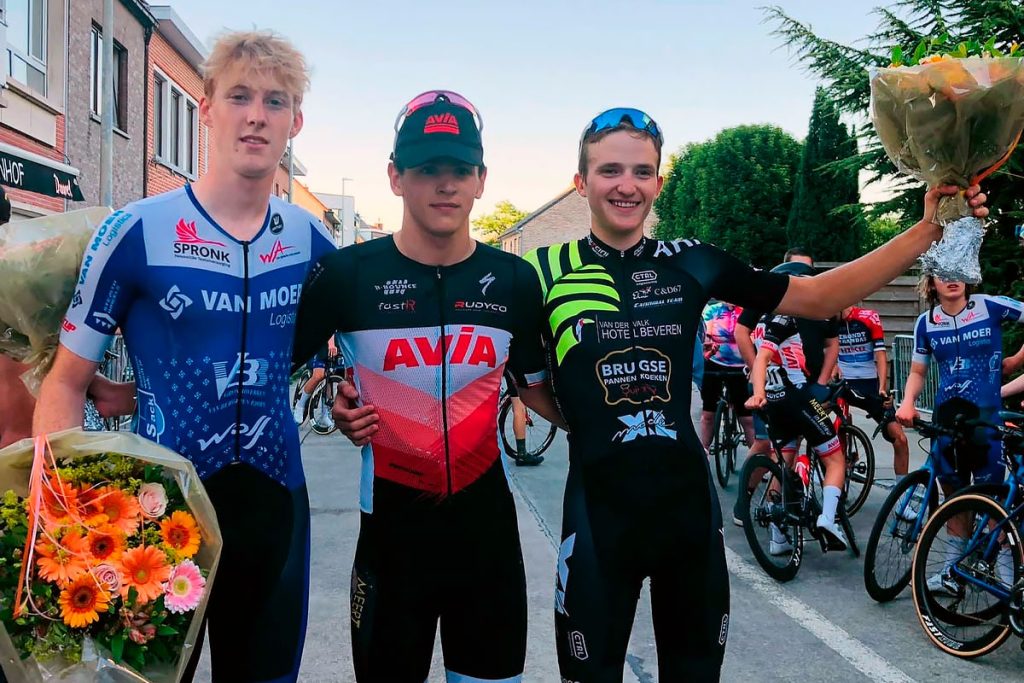 На международных соревнованиях велогонщик Валерий Штин завоевал бронзу в составе профессиональной команды