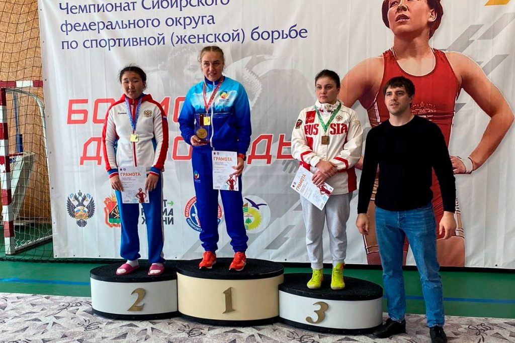 Серебряными призёрами чемпионата СФО по вольной борьбе стали спортсменки Иркутской области