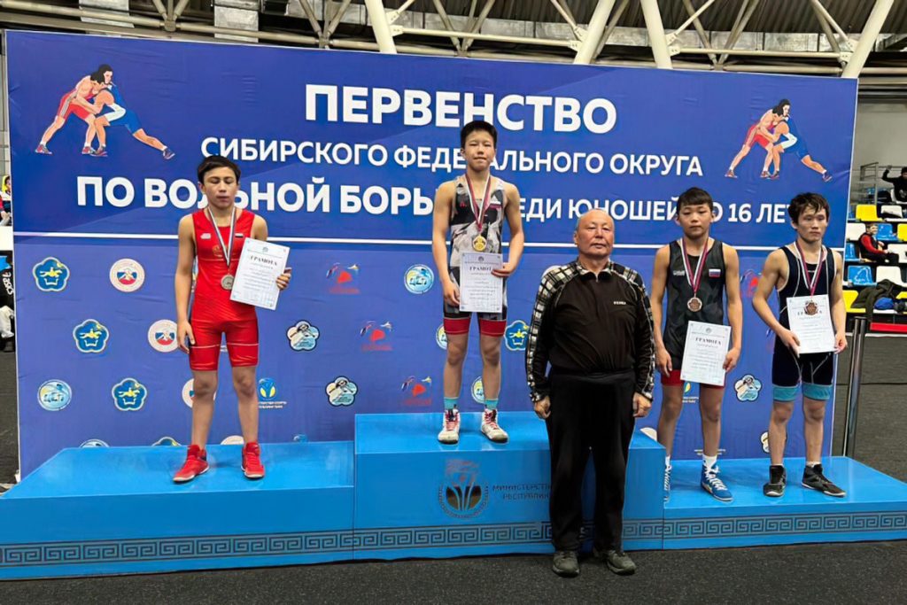 Девять медалей завоевали вольники Приангарья на первенстве Сибири